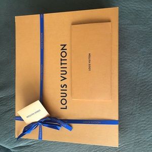 Louis Vuitton Bags - Authentic LV Monogram Carmel Flower Tote Louis Vuitton Bags - Authentic LV Monogram Carmel Flower Tote